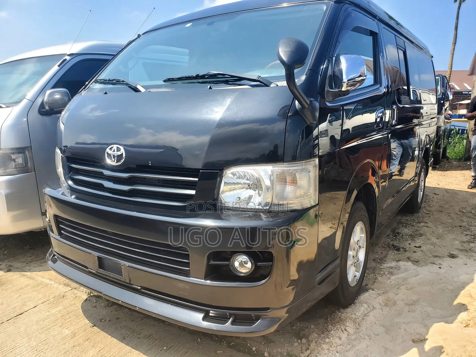 Toyota HiAce 2012 Black