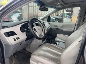 Toyota Sienna XLE AWD 7-Passenger 2013 Gray