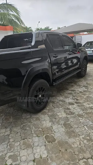 Toyota Hilux 2020 Black
