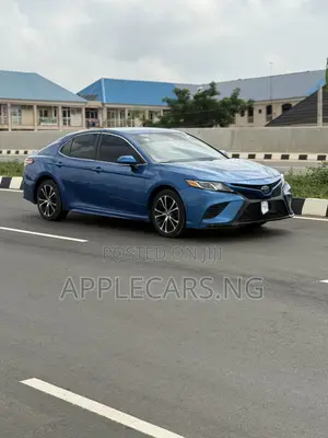 Toyota Camry SE FWD (2.5L 4cyl 8AM) 2018 Blue