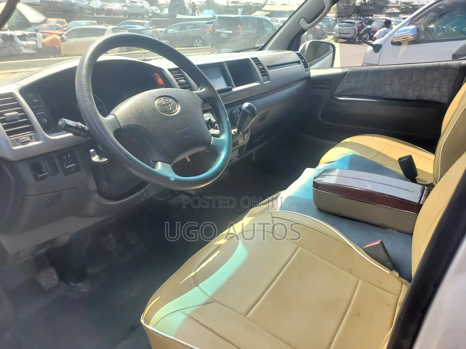 Toyota HiAce 2013 Silver