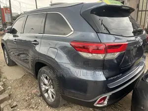 Toyota Highlander LE 4dr SUV (3.5L 6cyl 6A) 2015 Blue