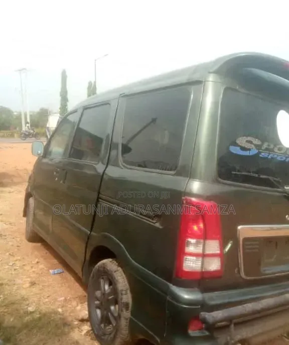 Toyota Ipsum 2003 Black