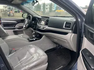 Toyota Highlander LE 4dr SUV (3.5L 6cyl 6A) 2015 Blue
