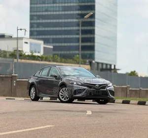 Toyota Camry SE 2024 Gray