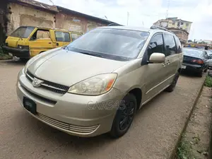 Toyota Sienna 2005 Gold