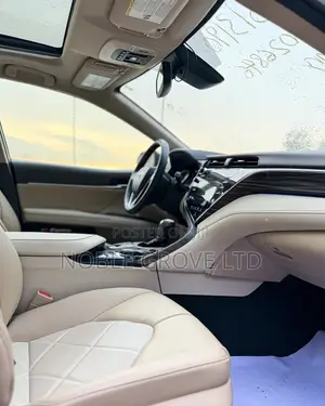 Toyota Camry XLE FWD (2.5L 4cyl 8AM) 2018 White