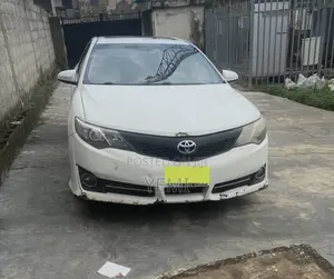 Toyota Camry SE 4dr Sedan (2.5L 4cyl 6A) 2012 White