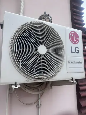 LG Inverter 1.5 AC