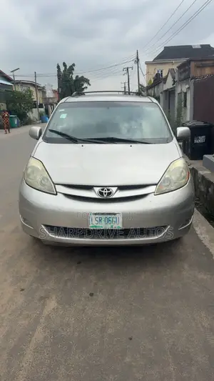 Toyota Sienna XLE AWD 2006