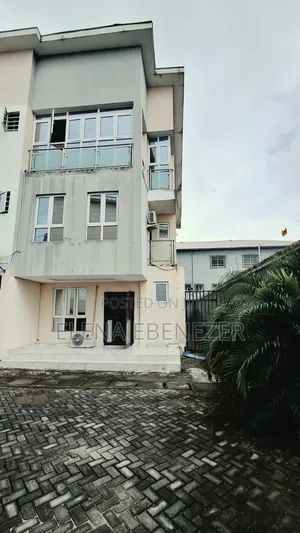 4bdrm Duplex in Chevron for rent