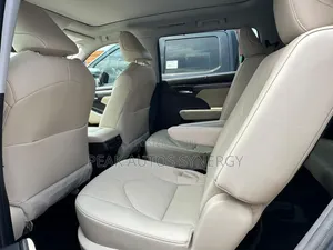 Toyota Highlander 2022 Blue
