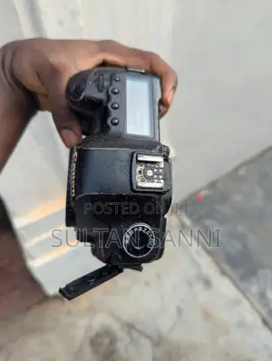 Canon Eos 5D Mark II With Lens EF Canon 50mm and Card CF 32gb