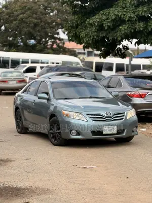 Toyota Camry XLE V6 4dr Sedan (3.5L 6cyl 6A) 2011 Green