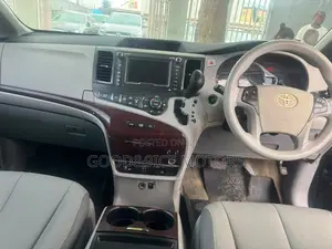 Toyota Sienna 2012 Black