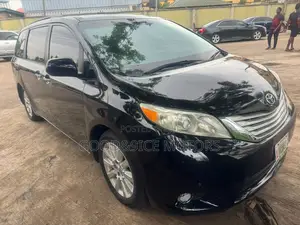 Toyota Sienna 2012 Black