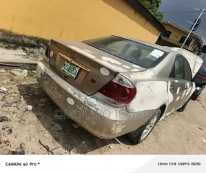 Toyota Camry 2004 Gold