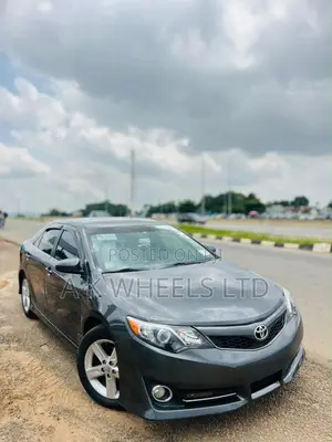 Toyota Camry SE 4dr Sedan (2.5L 4cyl 6A) 2013 Gray