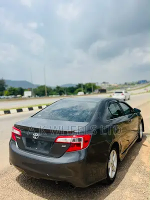 Toyota Camry SE 4dr Sedan (2.5L 4cyl 6A) 2013 Gray
