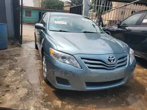 Toyota Camry Base 4dr Sedan (2.5L 4cyl 6M) 2011 Green