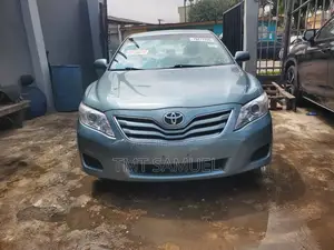 Toyota Camry Base 4dr Sedan (2.5L 4cyl 6M) 2011 Green