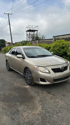 Toyota Corolla LE 4dr Sedan (1.8L 4cyl 4A) 2010 Gold