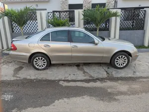 Mercedes-Benz E320 2003 Gold