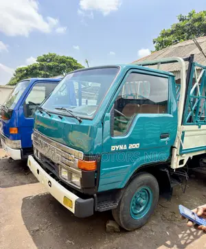 Toyota Dyna 200 Old Model 4Y Petrol Engine 4 Tyres