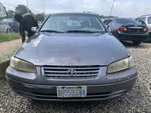 Toyota Camry LE 4dr Sedan (2.2L 4cyl 4A) 2001 Gray