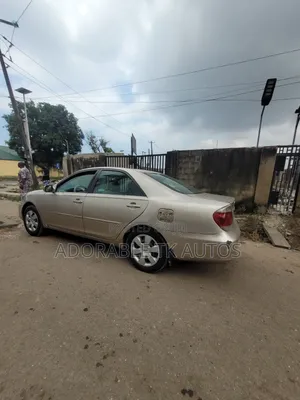 Toyota Camry LE 4dr Sedan (2.4L 4cyl 5A) 2005 Gold