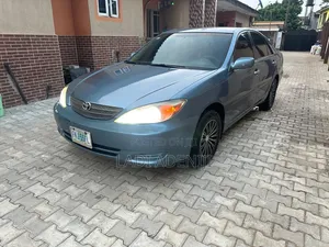 Toyota Camry LE 4dr Sedan (2.4L 4cyl 5M) 2004 Blue