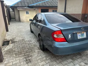 Toyota Camry LE 4dr Sedan (2.4L 4cyl 5M) 2004 Blue