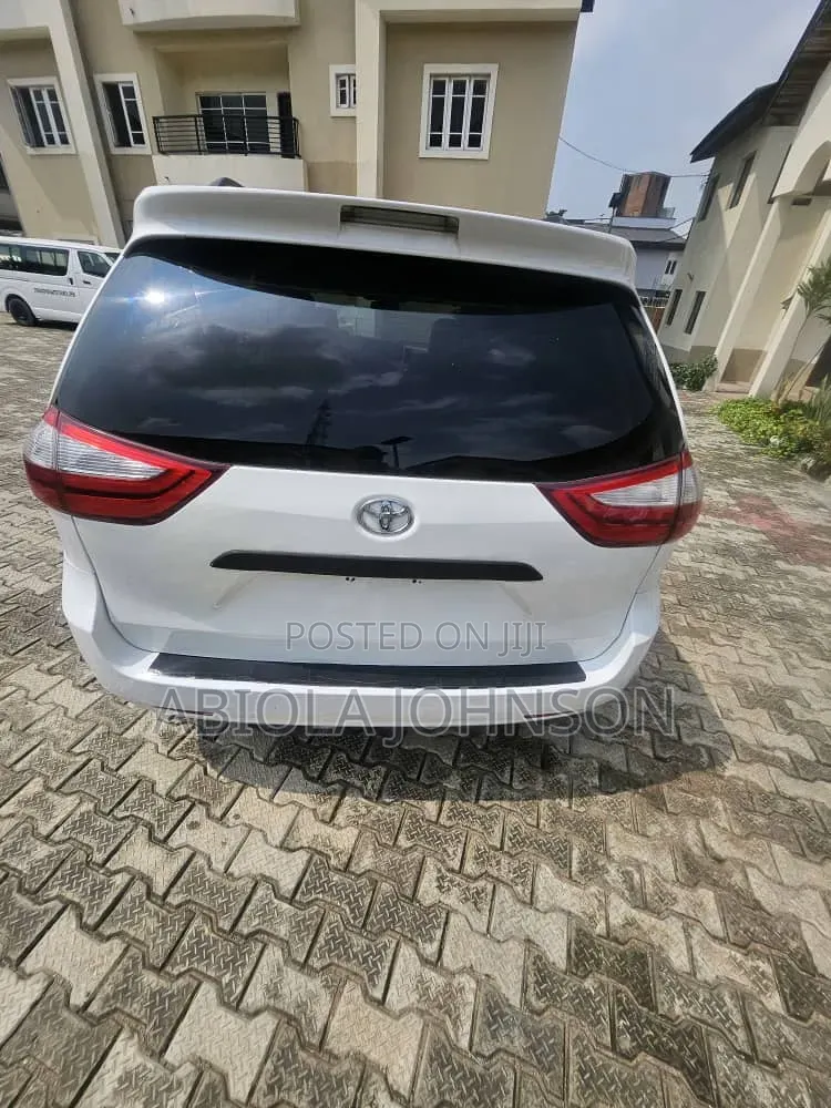 Toyota Sienna 2016 White