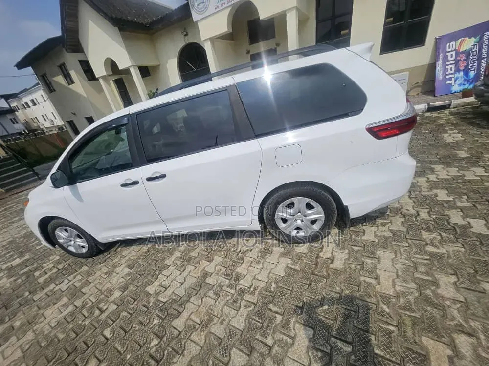 Toyota Sienna 2016 White