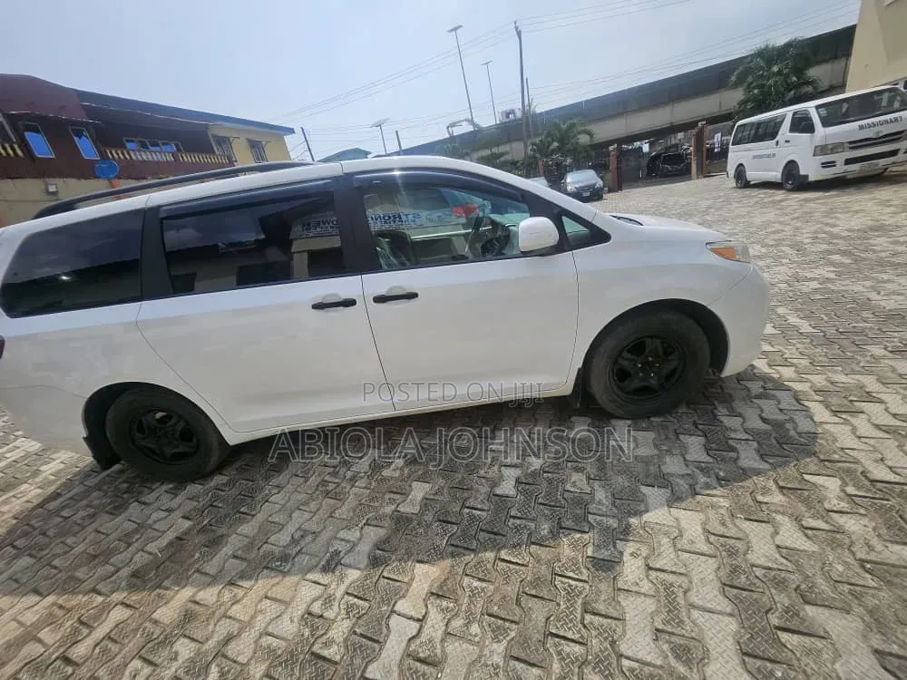 Toyota Sienna 2016 White