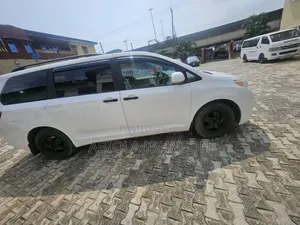 Toyota Sienna 2016 White
