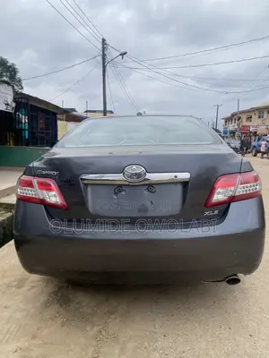 Toyota Camry XLE 4dr Sedan (2.5L 4cyl 6AM) 2010 Gray