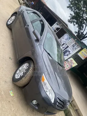 Toyota Camry XLE 4dr Sedan (2.5L 4cyl 6AM) 2010 Gray