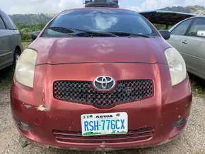 Toyota Yaris 2009 Red