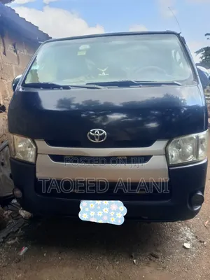 Toyota HiAce 2011 Black