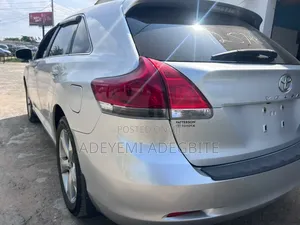 Toyota Venza 2010 Silver
