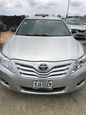 Toyota Camry LE 4dr Sedan (2.5L 4cyl 6AM) 2010 Silver