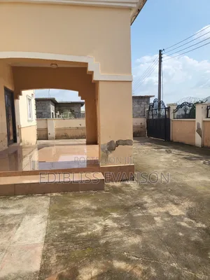 3bdrm Block of Flats in Penthouse Estate, Pyakasa for rent
