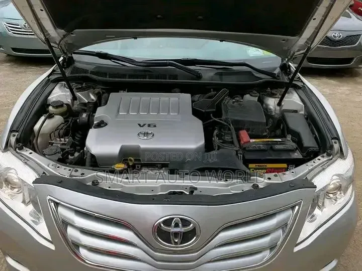 Toyota Camry 2010 Silver