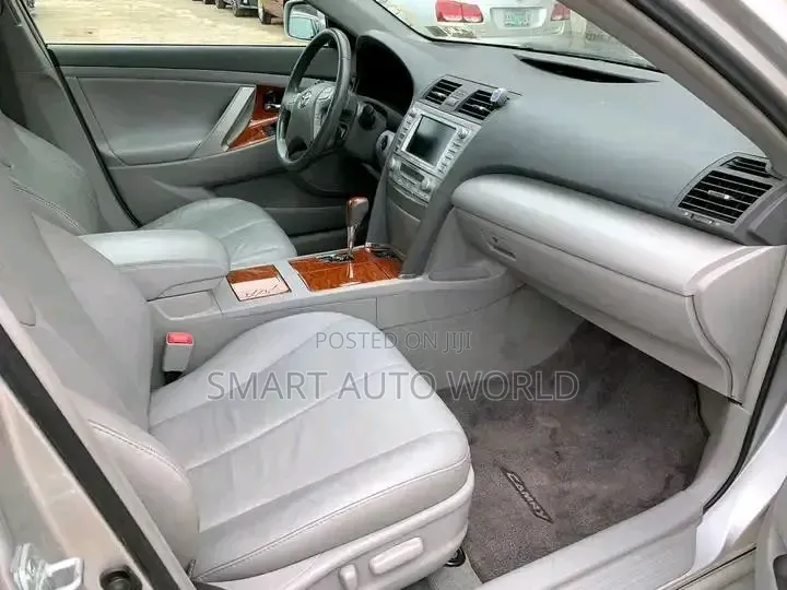Toyota Camry 2010 Silver