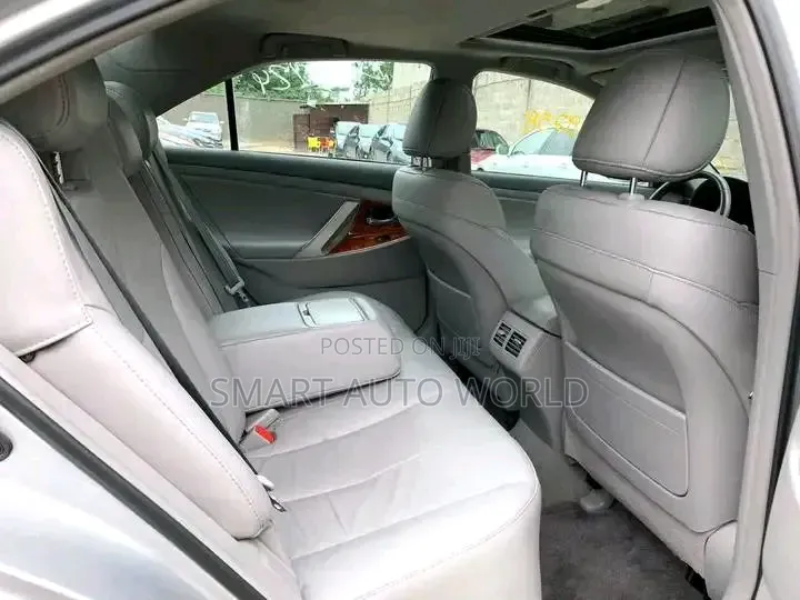 Toyota Camry 2010 Silver