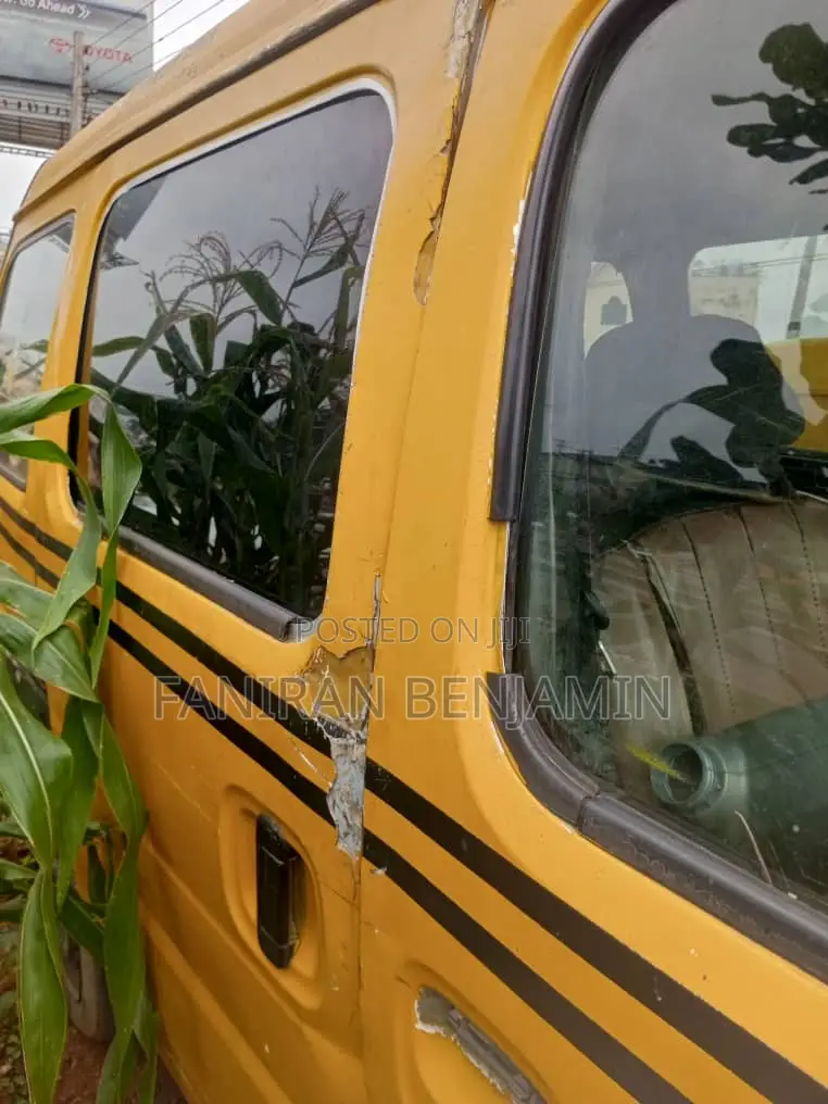 Suzuki APV Minibus 2009 Yellow