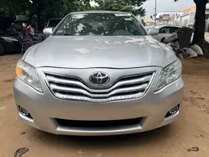 Toyota Camry LE 4dr Sedan (2.5L 4cyl 6AM) 2010 Silver