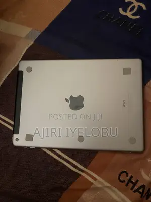 Apple iPad 9.7 32 GB Gray