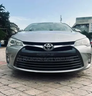 Toyota Camry 2016 Gold
